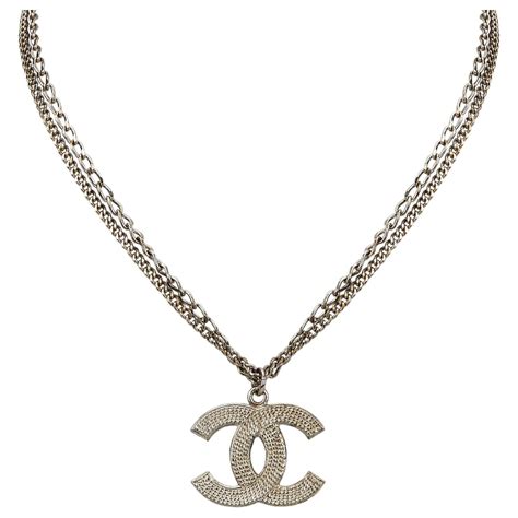 pendentif chanel femme|Chanel collier homme.